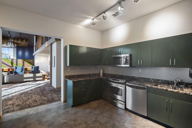 Building Photo - 215 10th Ave S