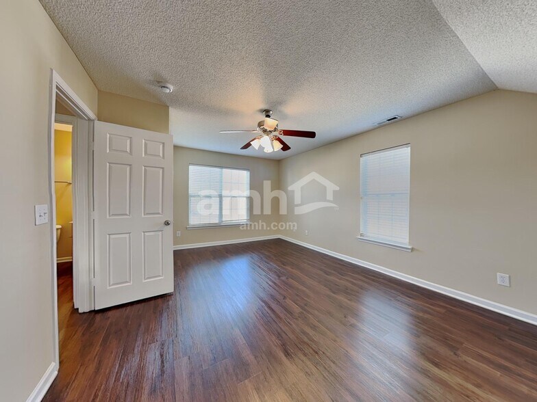 Building Photo - 4924 Lighthouse Ct