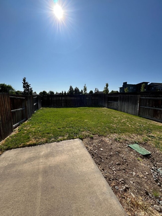 Building Photo - 3 Bedroom / 2.5 Bathroom Townhouse in SW R...
