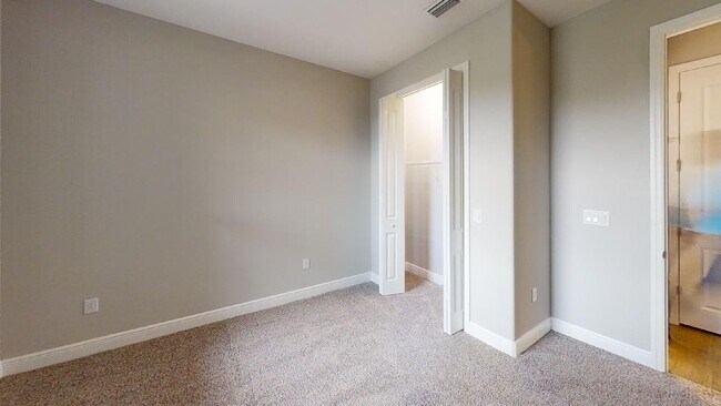 Building Photo - 3 bedroom Loren Cove Unit with Access to Addison Village Amenities!!