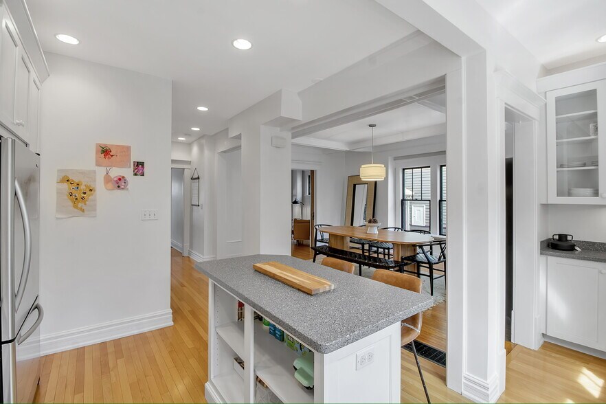 Building Photo - 827 Bird Ave