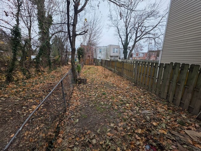 Building Photo - 2208 Lamotte St