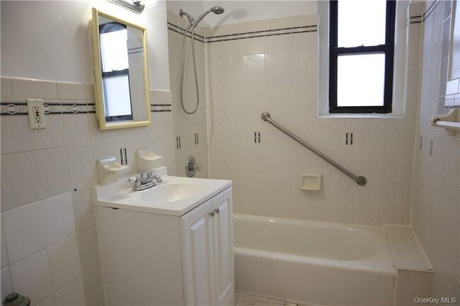 Building Photo - 42 Barker Ave