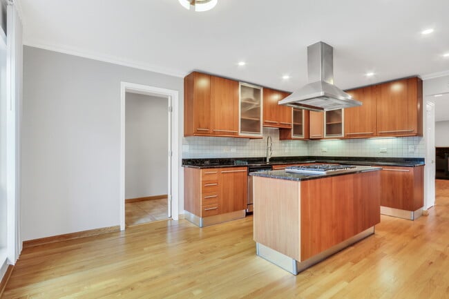 Building Photo - 1206 Lynn Terrace