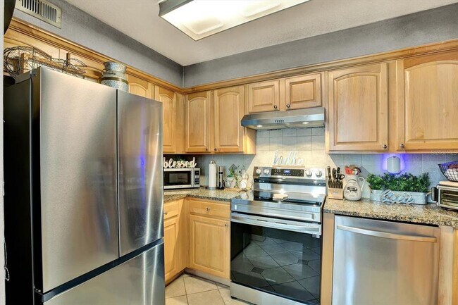 Building Photo - 6100 Gulfport Blvd S