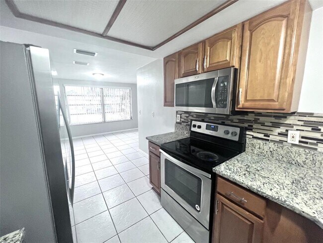 Building Photo - 7204 Isle Dr