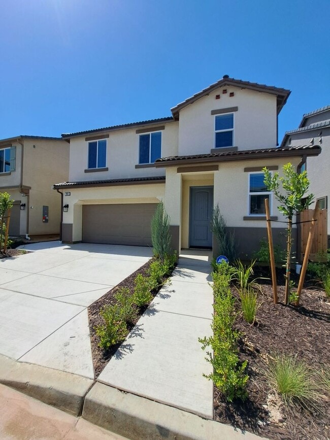 Building Photo - Gorgeous Two-Story Home Near Copper & Willow!
