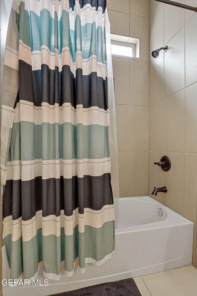 Building Photo - 13452 Emerald Falls Dr