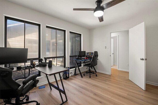 Building Photo - 15134 Corona Del Mar Dr