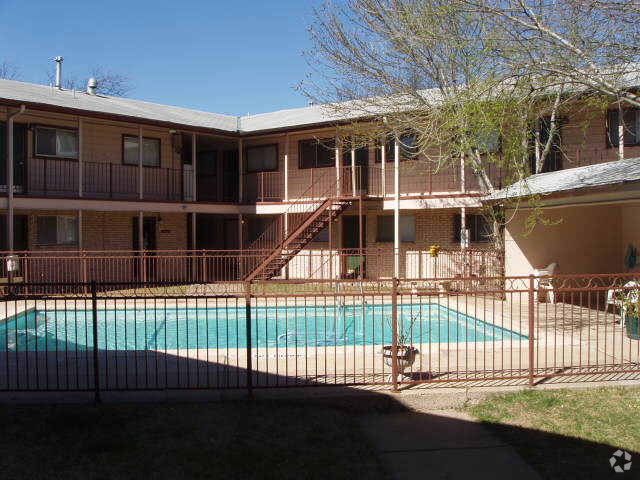 Pool - Dryfield Apartments