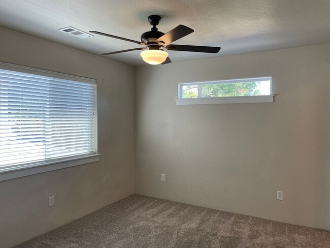 Building Photo - ****HALF OFF FIRST MONTH"S RENT*****Beautiful Two Story 3 Bedroom 2.5 Bath Townhome