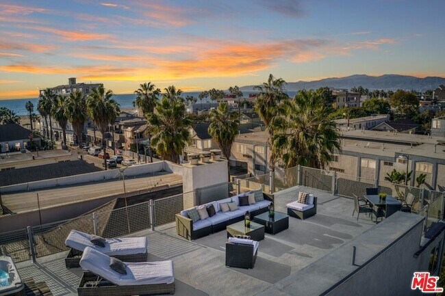 Building Photo - 46 Rose Ave