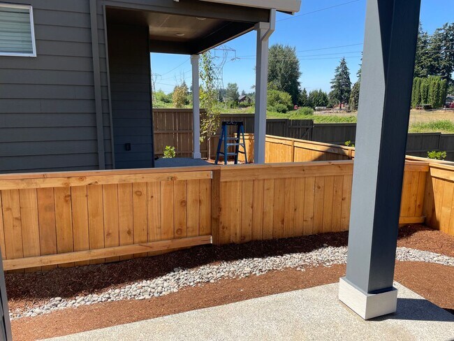 Building Photo - HALF OFF FIRST MONTHS RENT 3 Bed 2.5 Bath ...