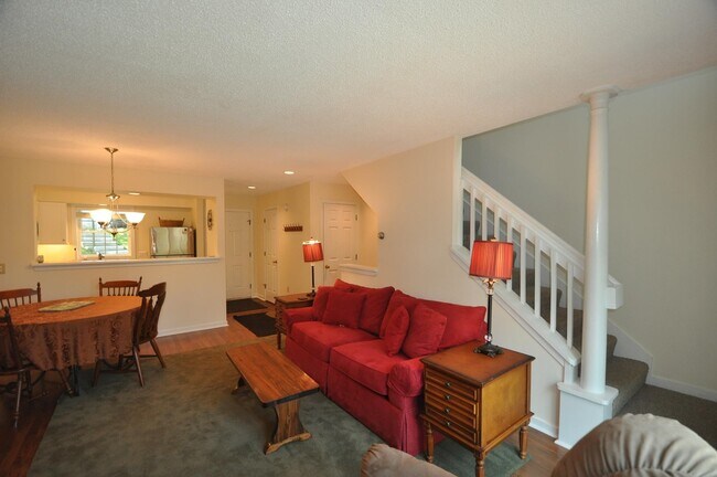 Building Photo - 181 Riverside Townhouses Rd