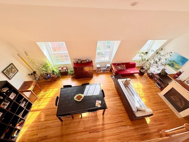 Building Photo - 2125 S St NW