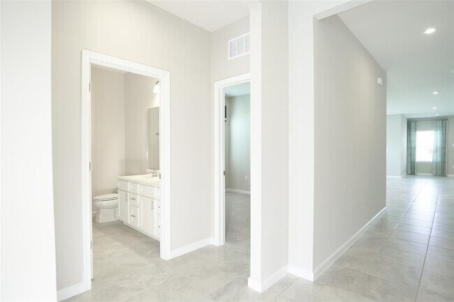 Building Photo - 1892 Basenji Dr