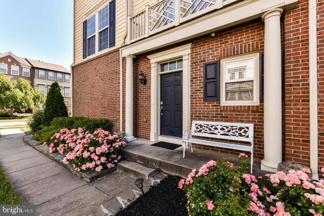 Building Photo - 321 Pink Azalea Terrace SE