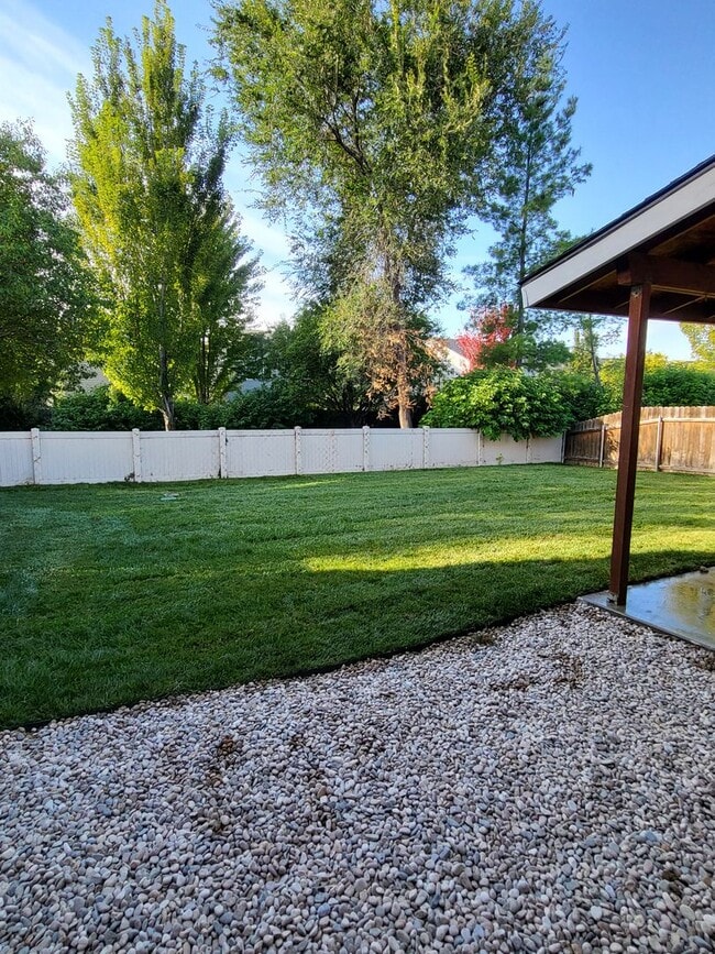 Building Photo - 3097 E Shaver Ct