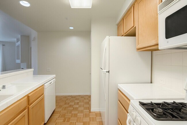 Building Photo - Now Offering December Rent Free!