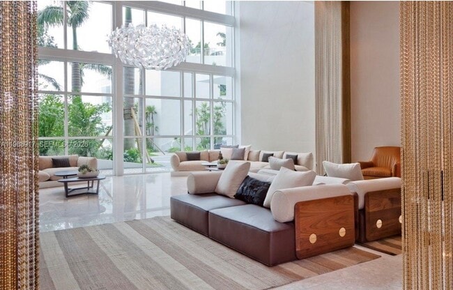 Building Photo - 2020 N Bayshore Dr