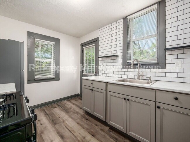 Building Photo - 439 Eldridge Ave
