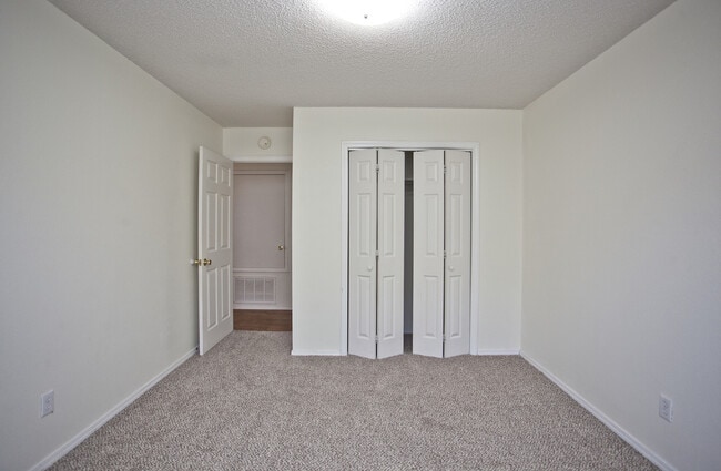 Building Photo - 58B Holly Dr