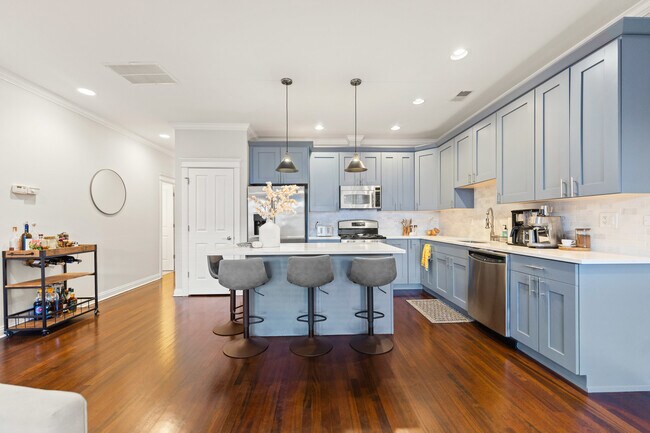 Building Photo - 3056 N Clybourn Ave