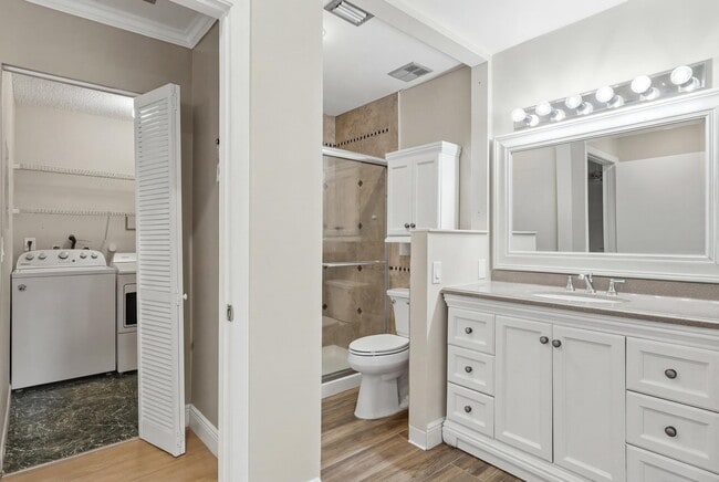 Building Photo - 5694 Northpointe Ln