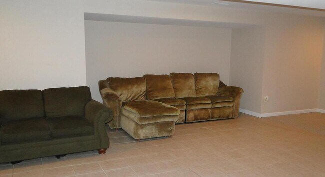 Building Photo - 2009 Willow Glen Ct