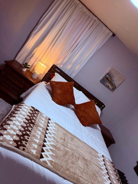 Building Photo - 212 Smith St