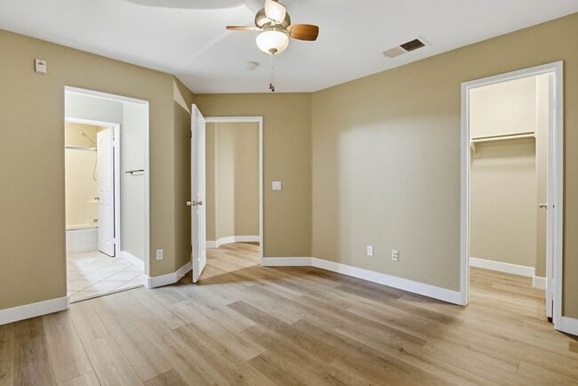 Building Photo - 2 Bedroom Townhome with Bonus Office in San Marcos