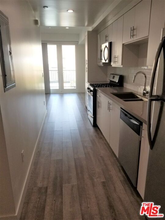 Building Photo - 744 Hartford Ave