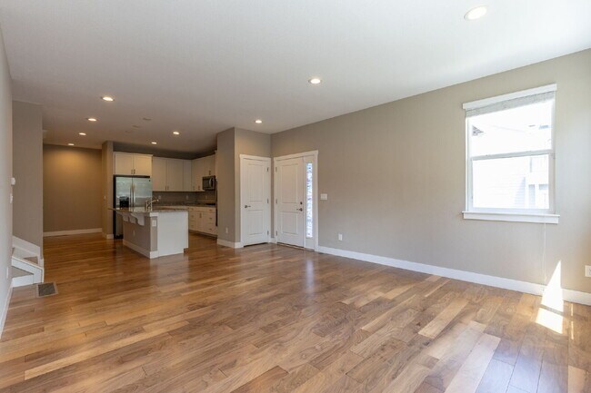 Building Photo - 6bd/4.5 bath home in Southwest Longmont!
