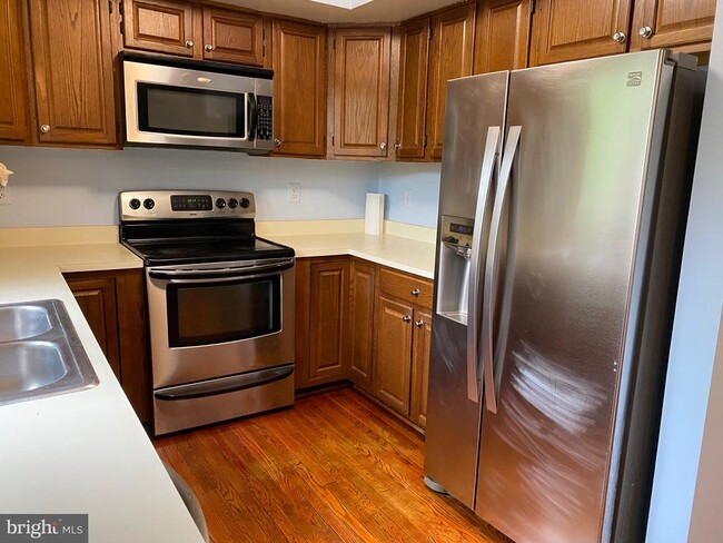 Building Photo - 9621 Bainbridge Ct