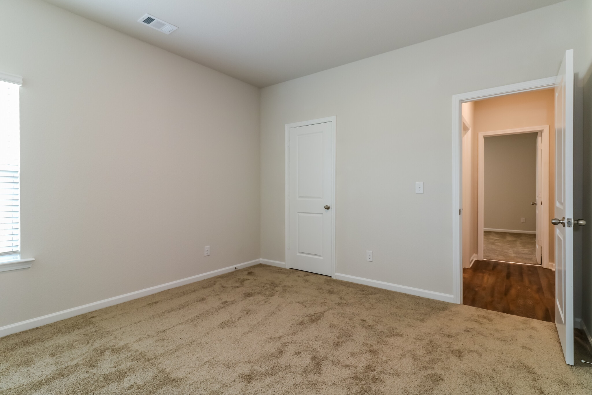 Building Photo - 3281 Bridgewood Dr