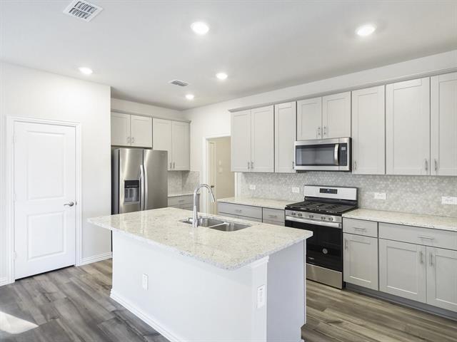 Building Photo - 208 Goosewood Dr