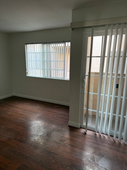 Building Photo - 1316 N Columbus Ave