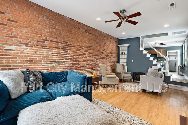 Building Photo - 1700 Byrd St