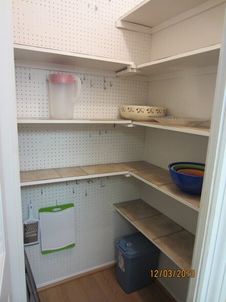 Large Pantry - 4158 Tamiami Trl