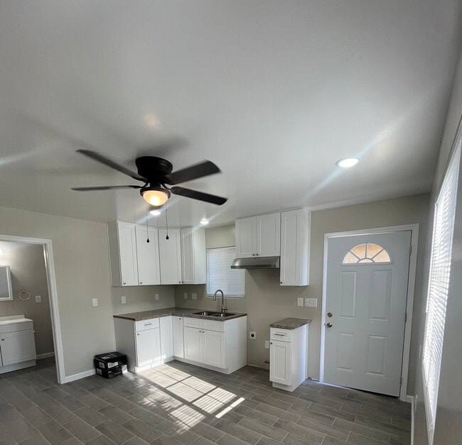 Kitchen - 1524 Lark St