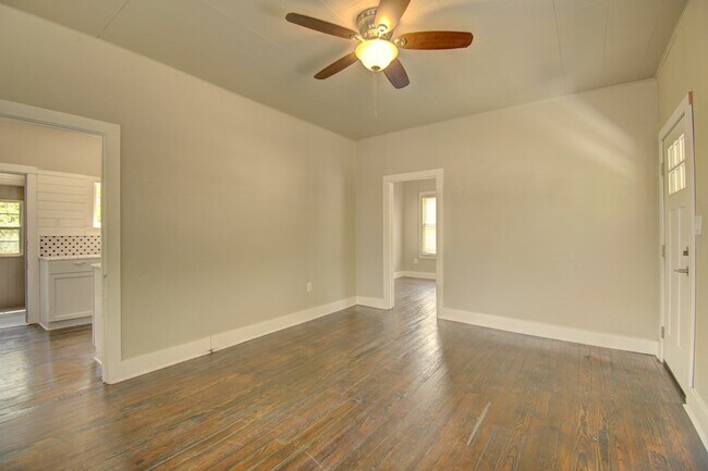 Building Photo - 309 Lowry St