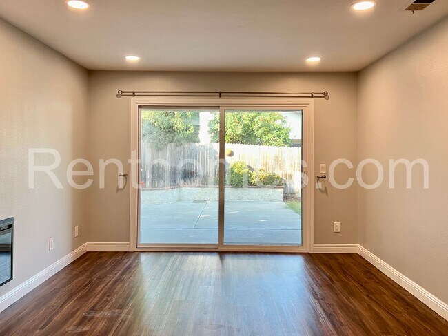 Building Photo - 227 Ocotillo Pl