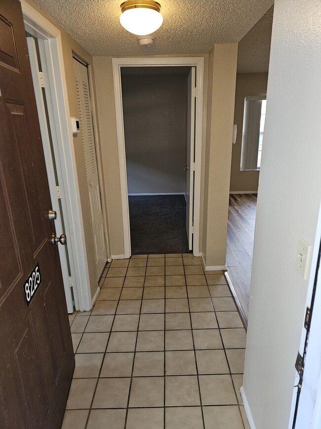 Building Photo - 8225 Fairways Cir