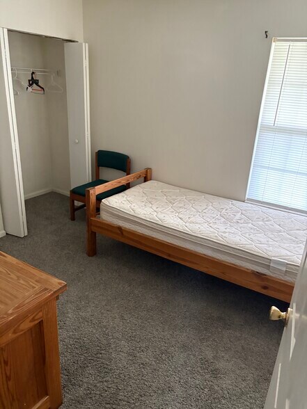 Bedroom 1 - 15 S Shafer St