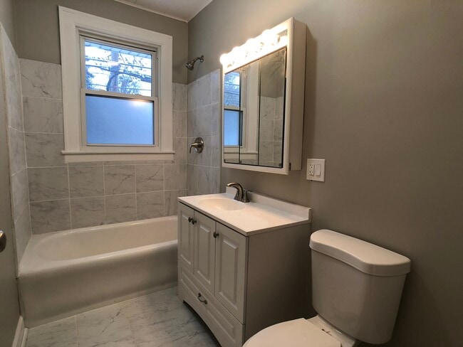 Building Photo - 3217 Ann St