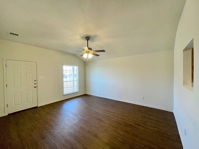 Building Photo - 1529 Justin Lp