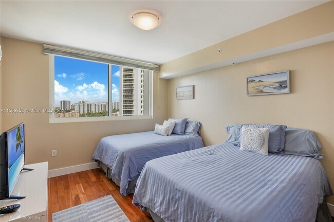 Building Photo - 19400 Turnberry Way