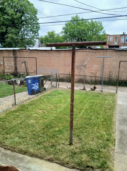 Back Yard - 2624 Garrett Ave