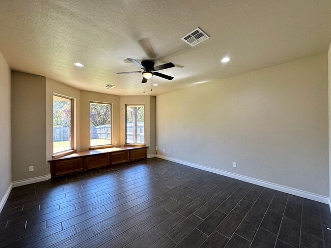 Building Photo - Rent Reduction!! 2 story, 5-bedroom 3 bath home in Wyatt Acres