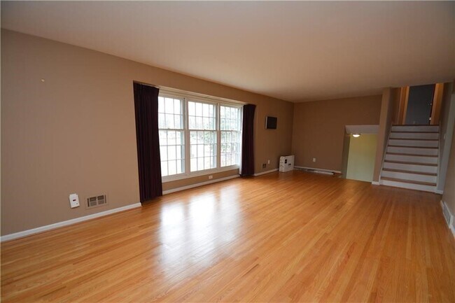 Building Photo - 28 Candlewood Dr